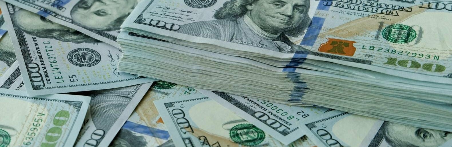 Долар по 50 грн у 2023 році: макропрогноз від уряду