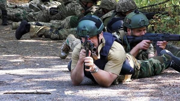 На Південнобузькому напрямку ворог здалеку веде обстріли із танків, ствольної та реактивної артилерії, - ВІДЕО