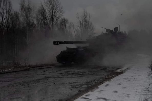 Наші артилеристи та ракетники уразили 2 пункти управління ворога, 7 районів зосередження живої сили та склад боєприпасів, - Генштаб 