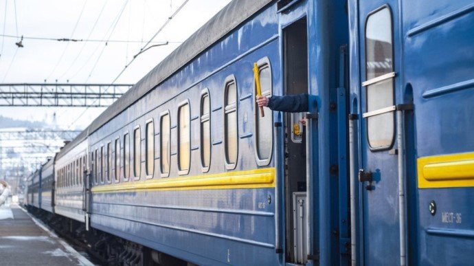 Масована ракетна атака по Україні: які рейси Укрзалізниці затримуються на 30 хвилин і більше