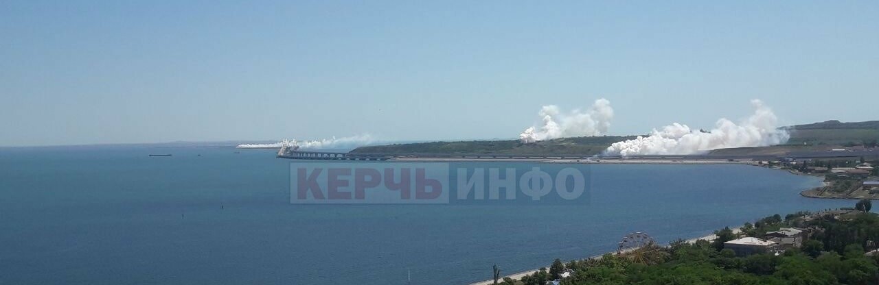 Кримський міст накрило димом: Аксьонов назвав дві причини