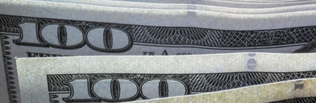 За жовтень в Україні купівля валюти збільшилась майже на 50%