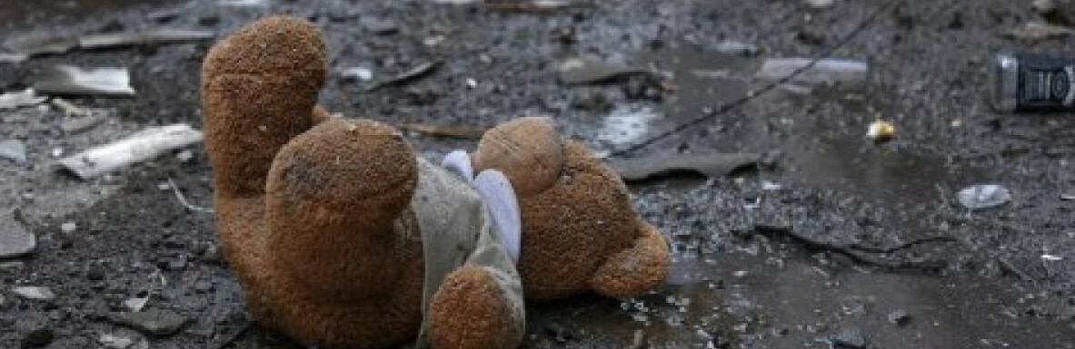 За офіційною інформацією 345 дітей загинуло та понад 644 поранено внаслідок збройної агресії рф