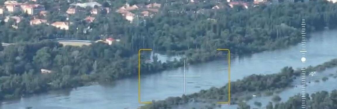 Надзвичайна ситуація: війська рф підірвали Каховську ГЕС