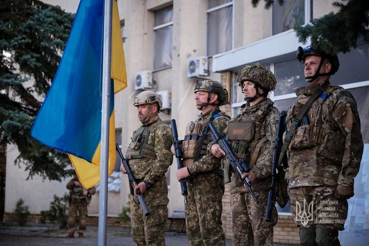 В Лимані офіційно підняли прапор України, але евакуйованим місцевим ще рано повертатися