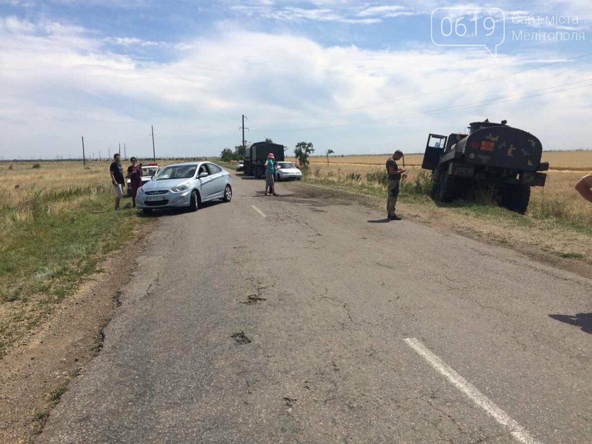Колонну военной техники "подрезала" иномарка, фото-3 Колонну военной техники "подрезала" иномарка, фото-3, Фото сайта 0619