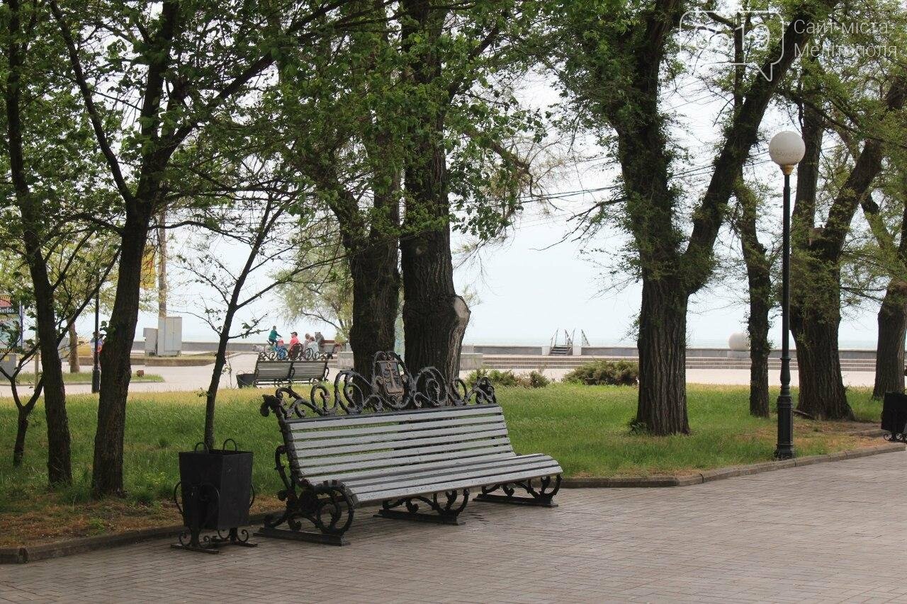 В Бердянске провели реставрацию скамей, фото-5 В Бердянске провели реставрацию скамей, фото-5