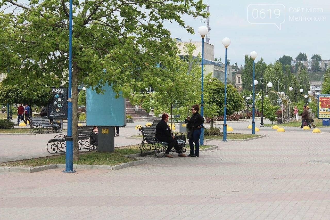 В Бердянске провели реставрацию скамей, фото-2 В Бердянске провели реставрацию скамей, фото-2