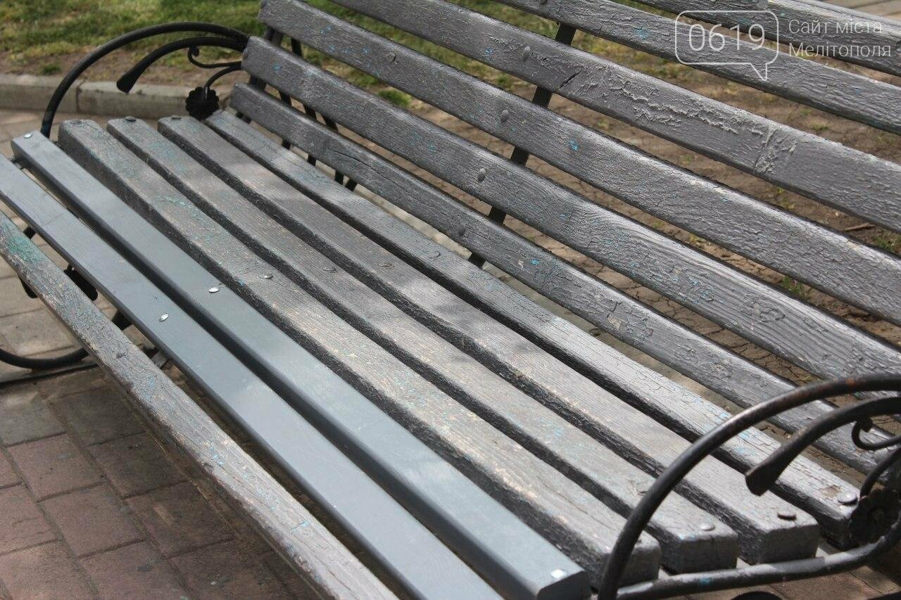 В Бердянске провели реставрацию скамей, фото-7 В Бердянске провели реставрацию скамей, фото-7
