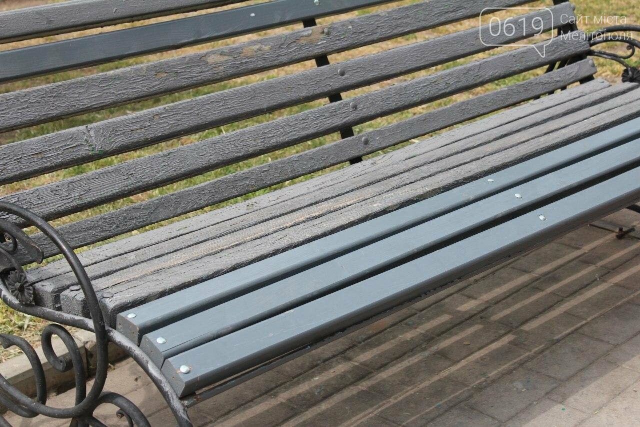 В Бердянске провели реставрацию скамей, фото-8 В Бердянске провели реставрацию скамей, фото-8