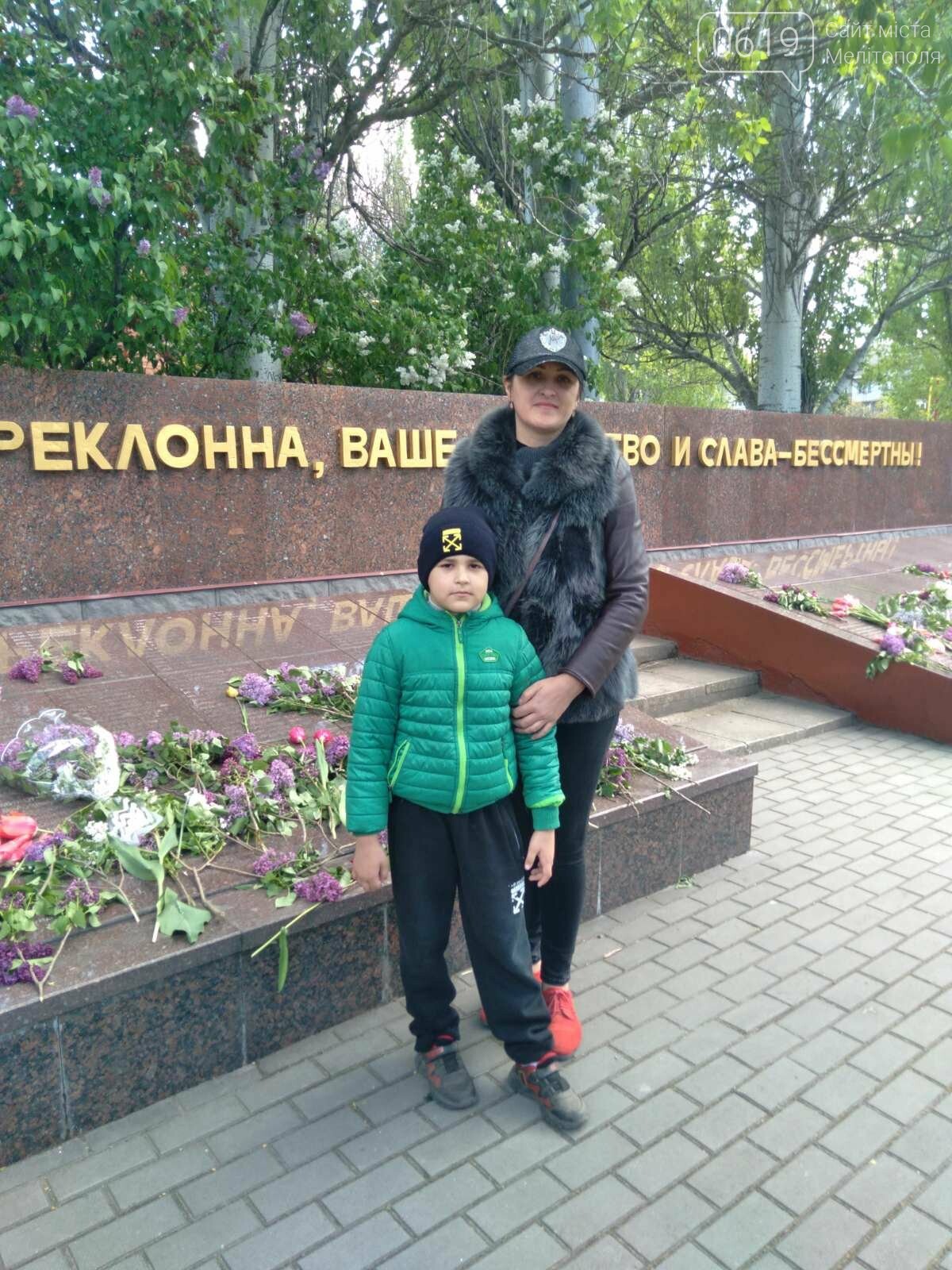 Оксана Працько пришла на праздник с сыном Артемом Оксана Працько пришла на праздник с сыном Артемом