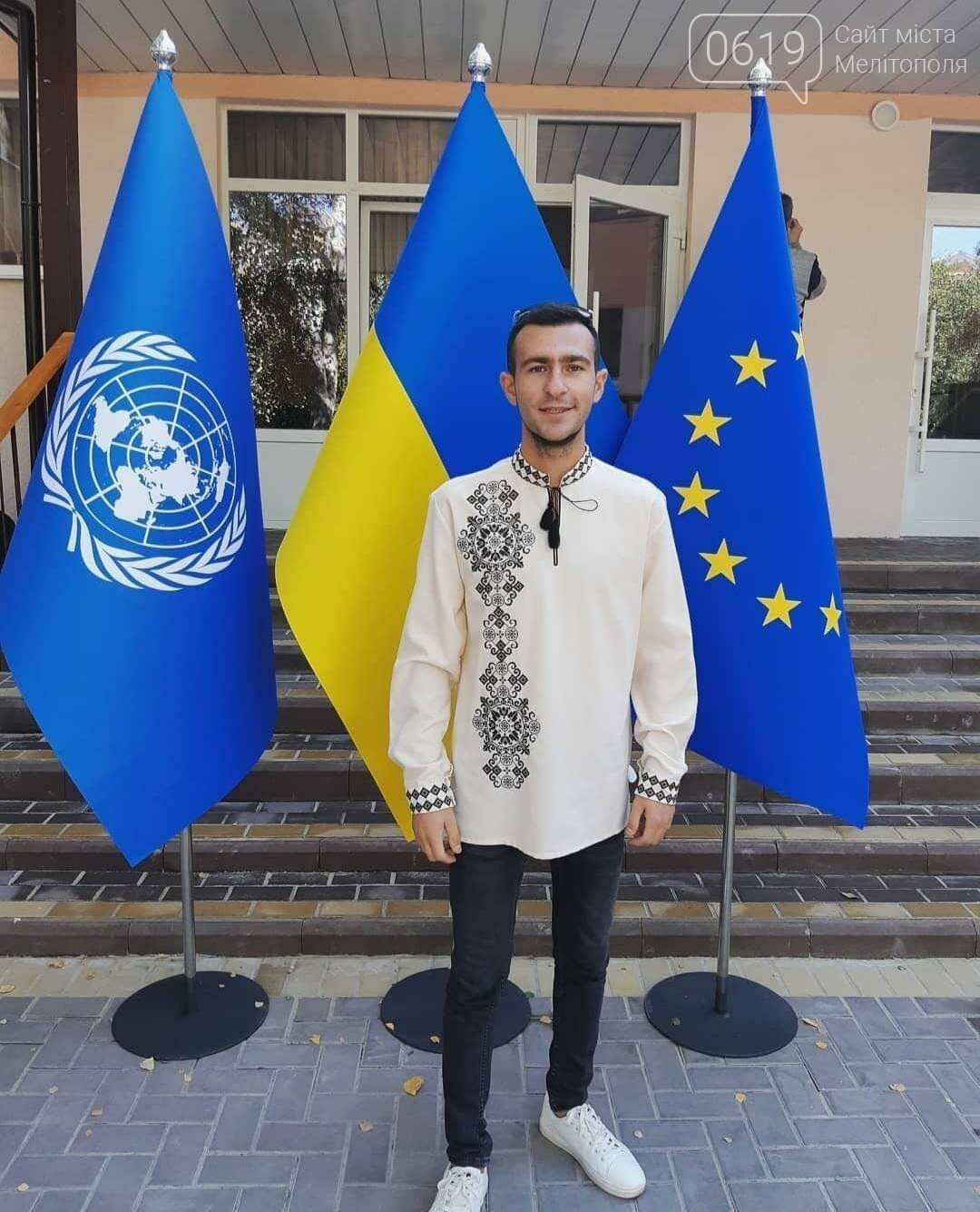 Владислав Зеленский в любой вышиванке выглядит на все 100%! Владислав Зеленский в любой вышиванке выглядит на все 100%!