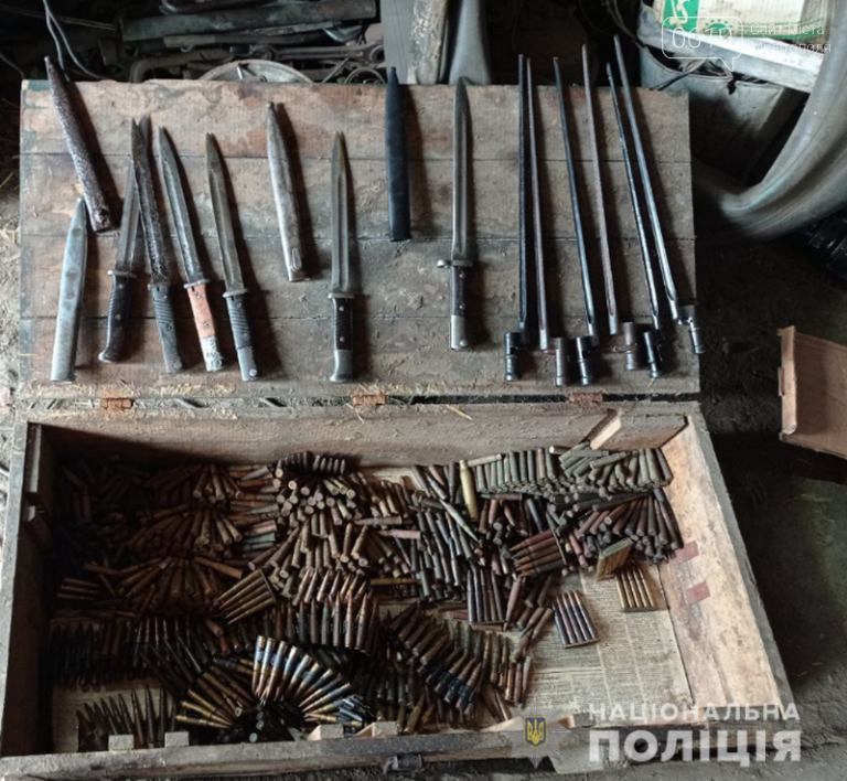 Жители Запорожской области хранили дома гранатомет, пистолеты, гранаты, взрывчатку, фото-2