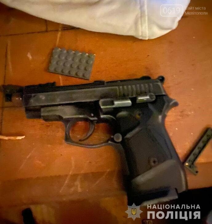 Жители Запорожской области хранили дома гранатомет, пистолеты, гранаты, взрывчатку, фото-4