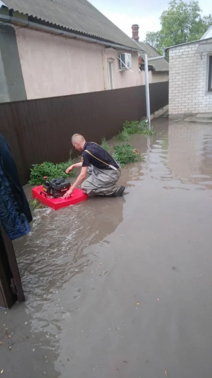 Мелитополь затопило: без помощи спасателей не обошлось, фото-3