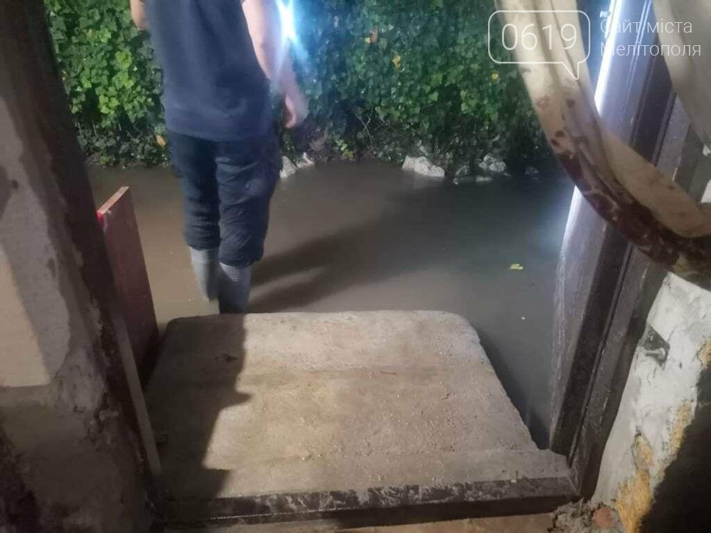В Мелитополе спасатели продолжают ликвидировать последствия непогоды, фото-3