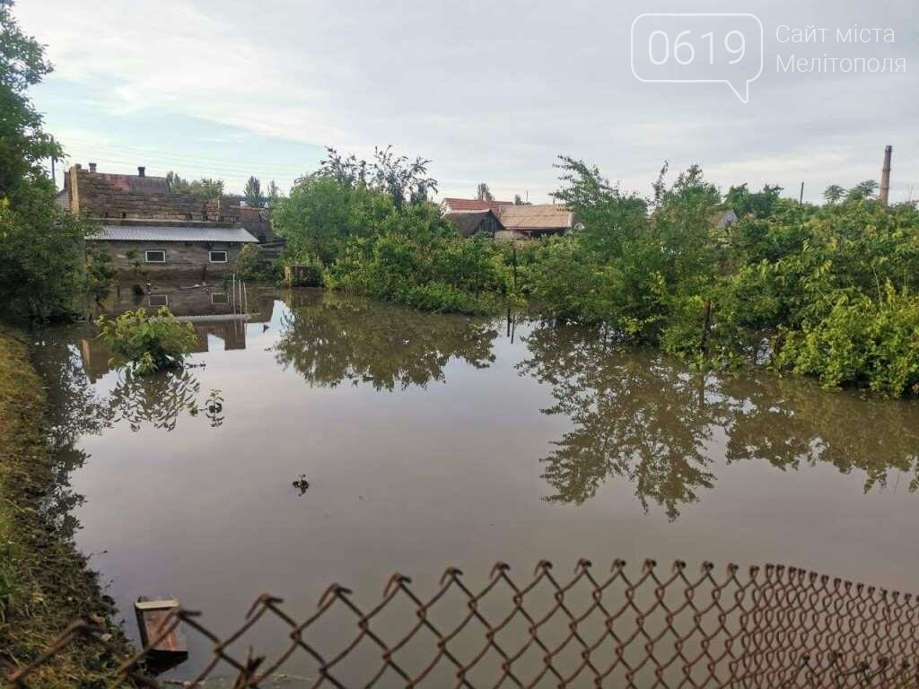 В Мелитополе спасатели продолжают ликвидировать последствия непогоды, фото-11