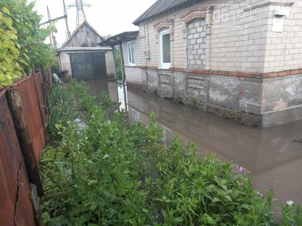 В Мелитополе спасатели продолжают ликвидировать последствия непогоды, фото-12