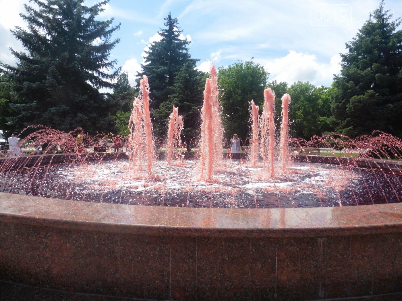 Яркое шествие, самая большая картина из черешни, красный фонтан, фейерверк: в Мелитополе отгремело "ЧерешнЁво-2021" , фото-49