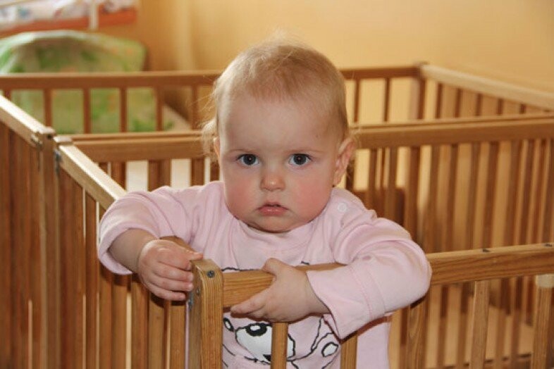 Усыновить младенца из дома малютки. Усыновить ребенка. Усыновить собственного ребенка. Дети в доме малютки. Дети сироты.