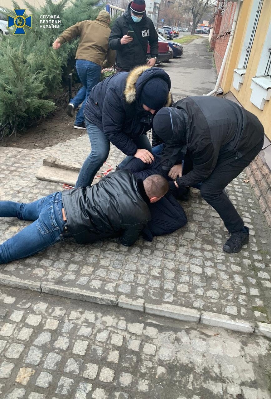В Запорожье военный прокурор пойман на взятке