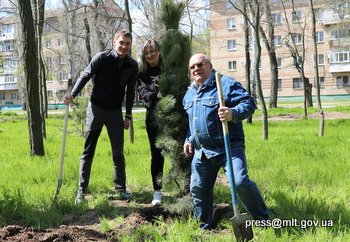 В Мелитополе посадили 100 сосен