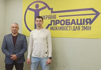 У офиса пробации в Мелитополе появился новый волонтер, фото-1 У офиса пробации в Мелитополе появился новый волонтер, фото-1