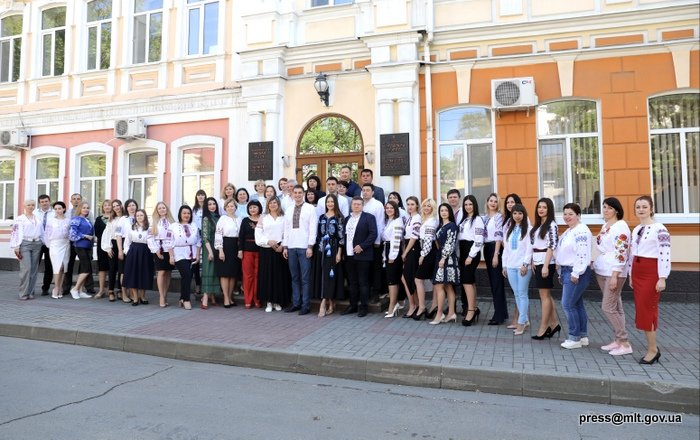 Члены Мелитопольского исполкома провели заседание в вышиванках