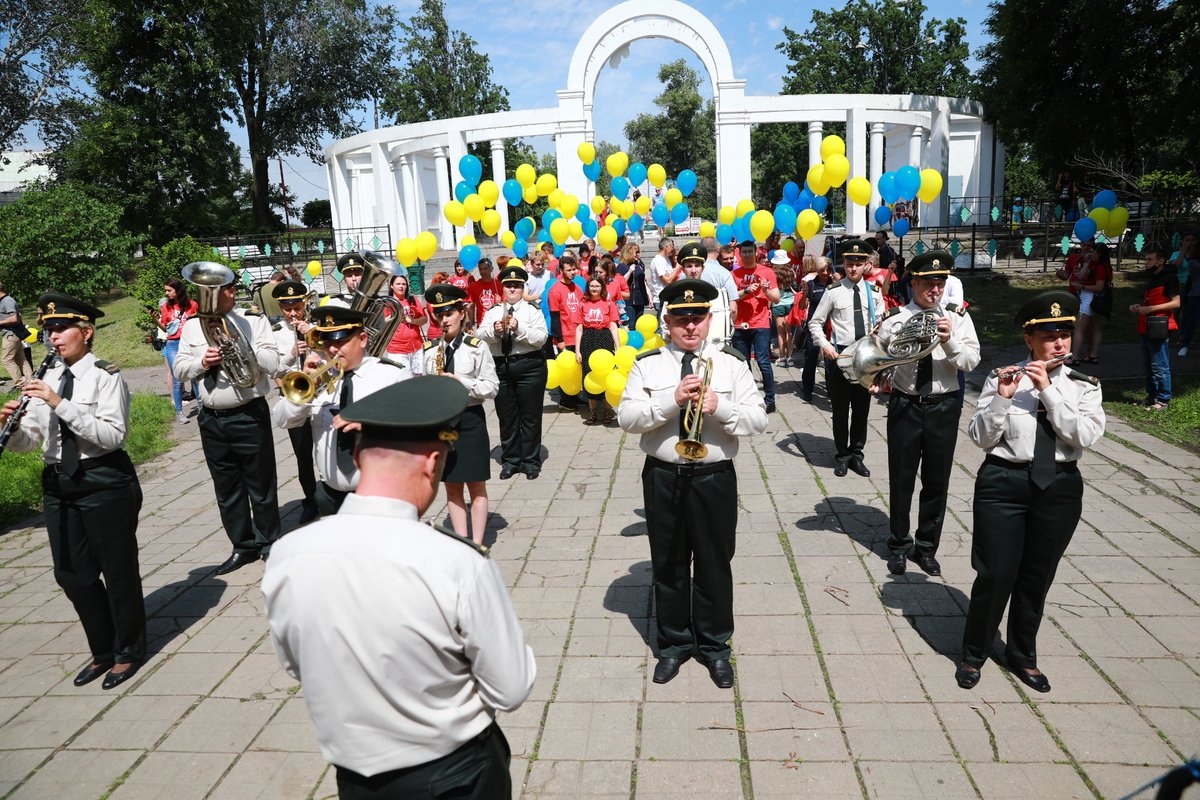 Запорожский "Фестиваль семей" начался с торжественного шествия (фото), фото-2