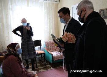 Мелітопольська влада привітала строжилів з днем народження